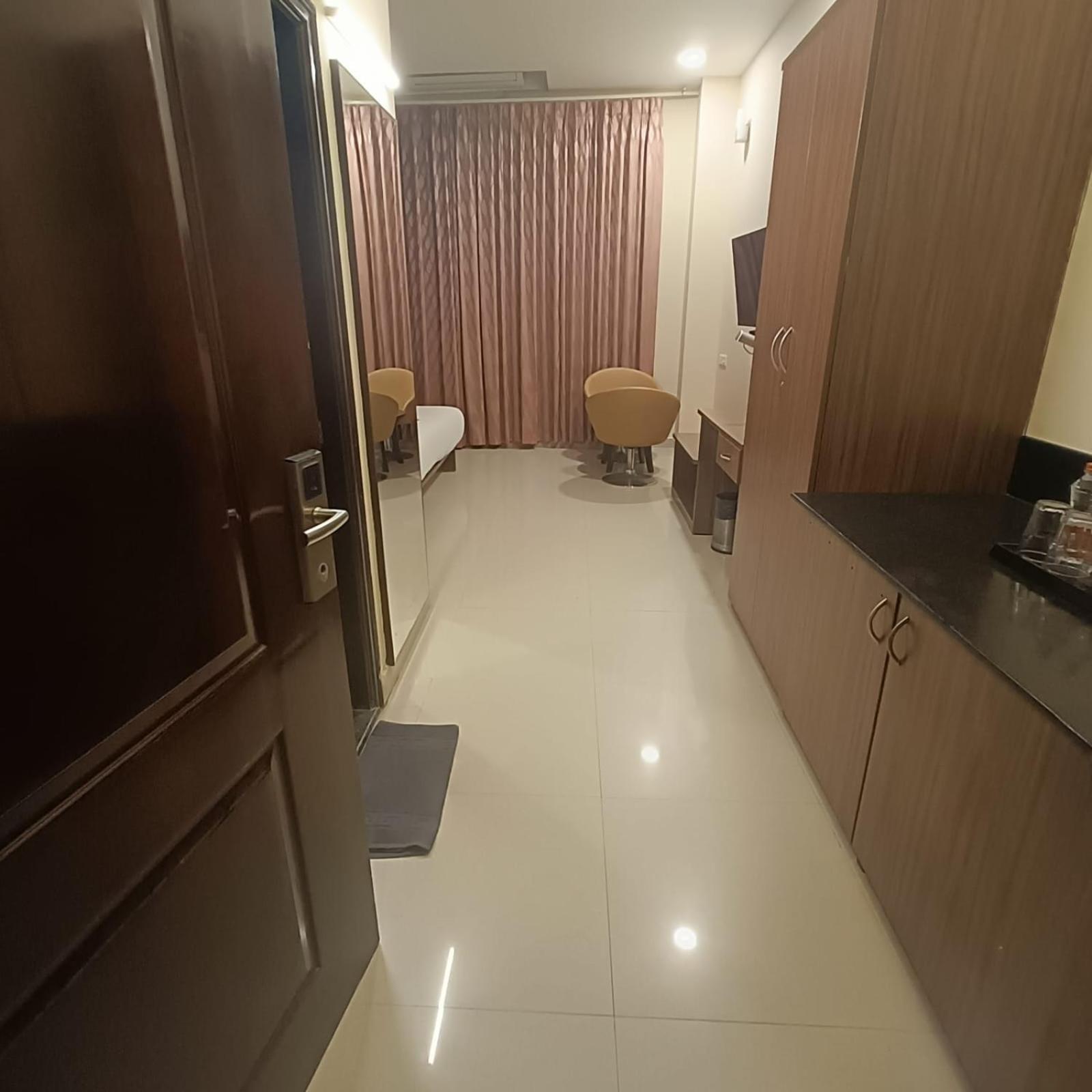 Astra Hotels & Suites Whitefield Near To Nallurahalli Metro Station And Ktpo Bengaluru Zewnętrze zdjęcie