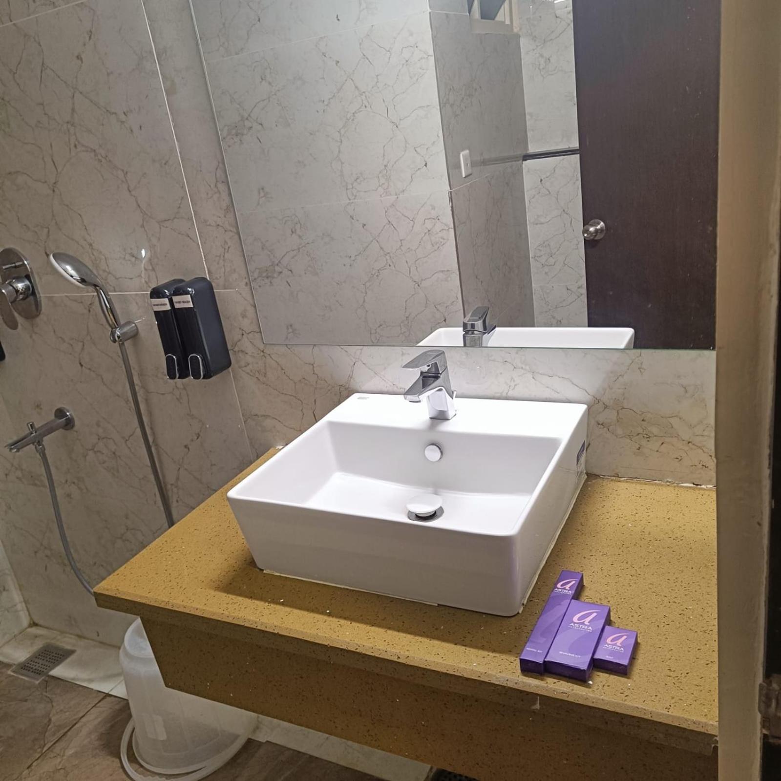 Astra Hotels & Suites Whitefield Near To Nallurahalli Metro Station And Ktpo Bengaluru Zewnętrze zdjęcie